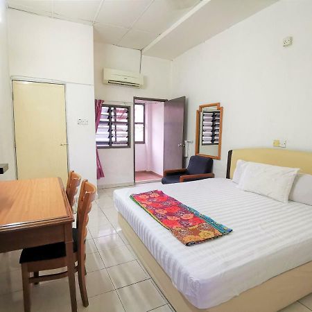 Star Lodge George Town Bagian luar foto