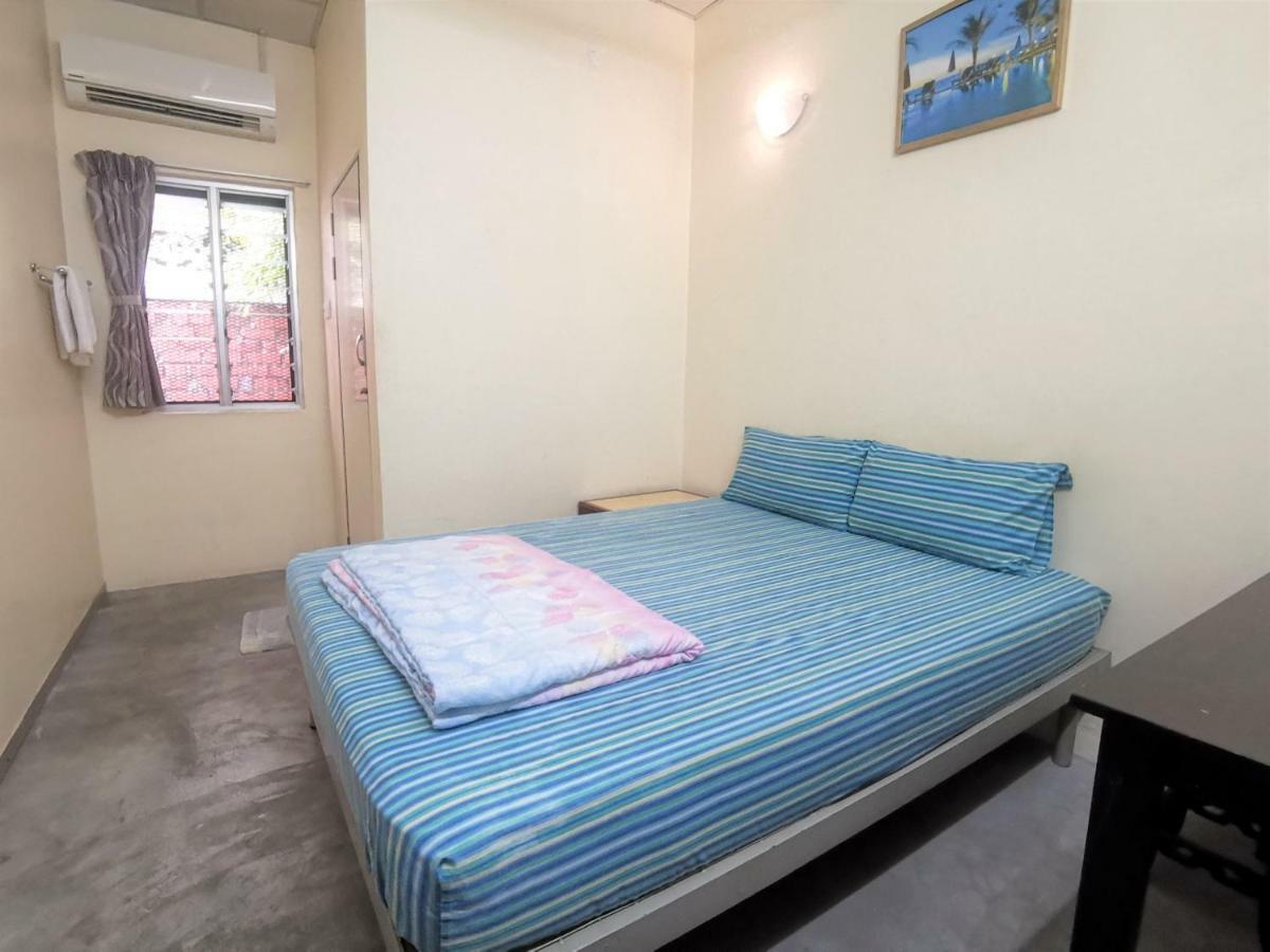 Star Lodge George Town Bagian luar foto