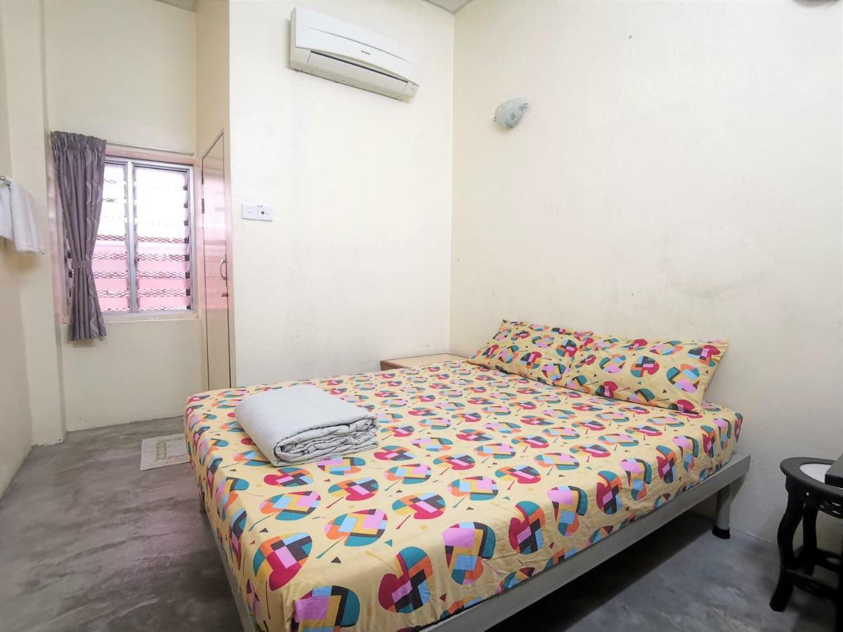 Star Lodge George Town Bagian luar foto