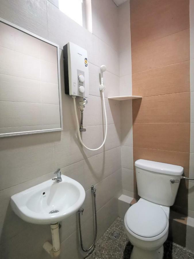 Star Lodge George Town Bagian luar foto
