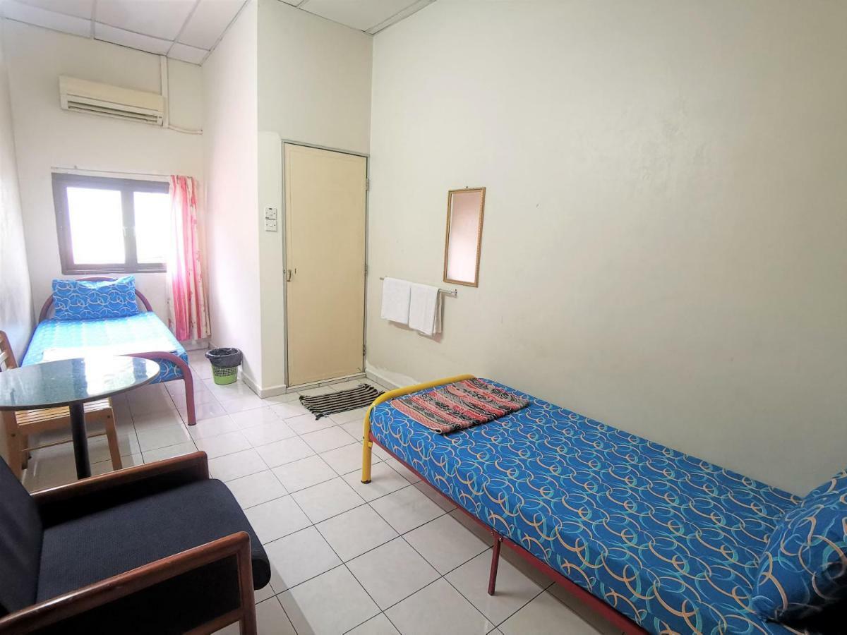 Star Lodge George Town Bagian luar foto