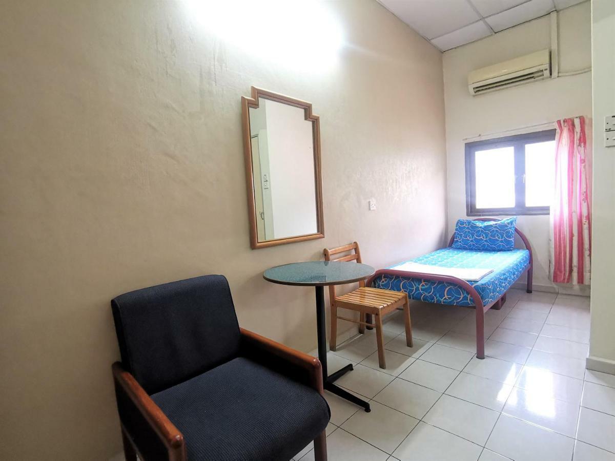 Star Lodge George Town Bagian luar foto