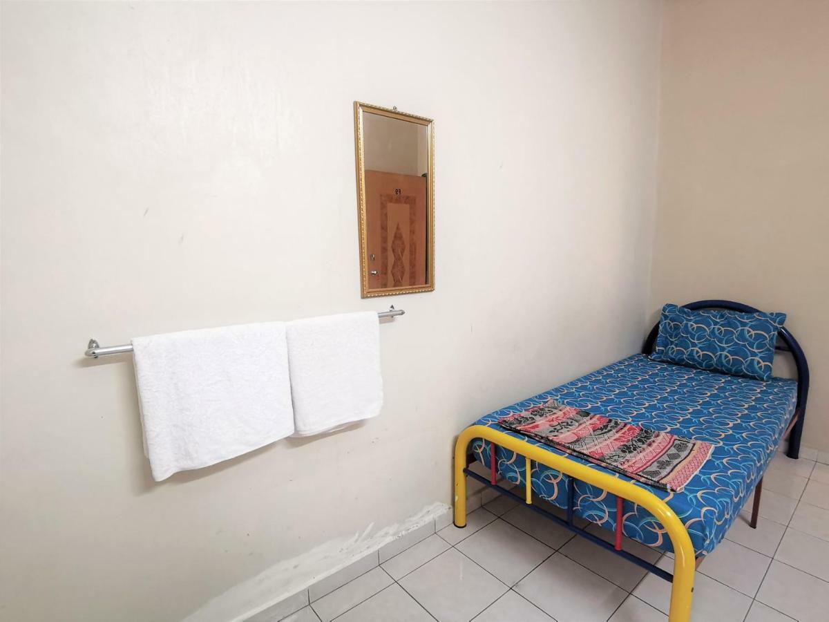 Star Lodge George Town Bagian luar foto