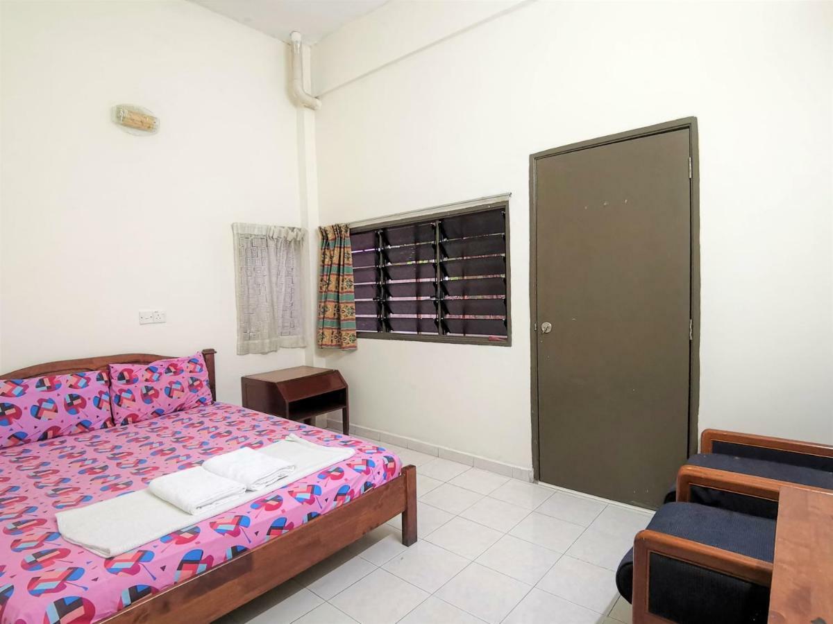 Star Lodge George Town Bagian luar foto