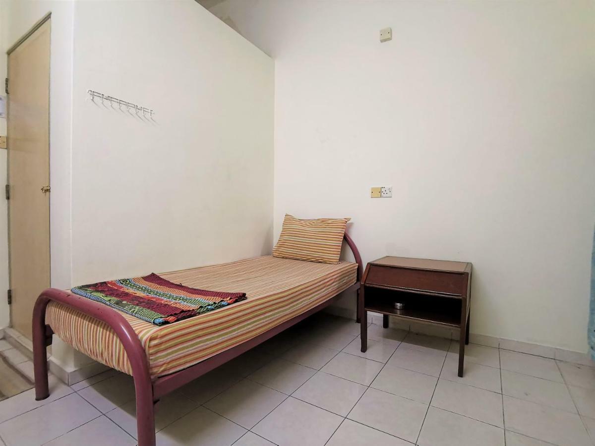 Star Lodge George Town Bagian luar foto
