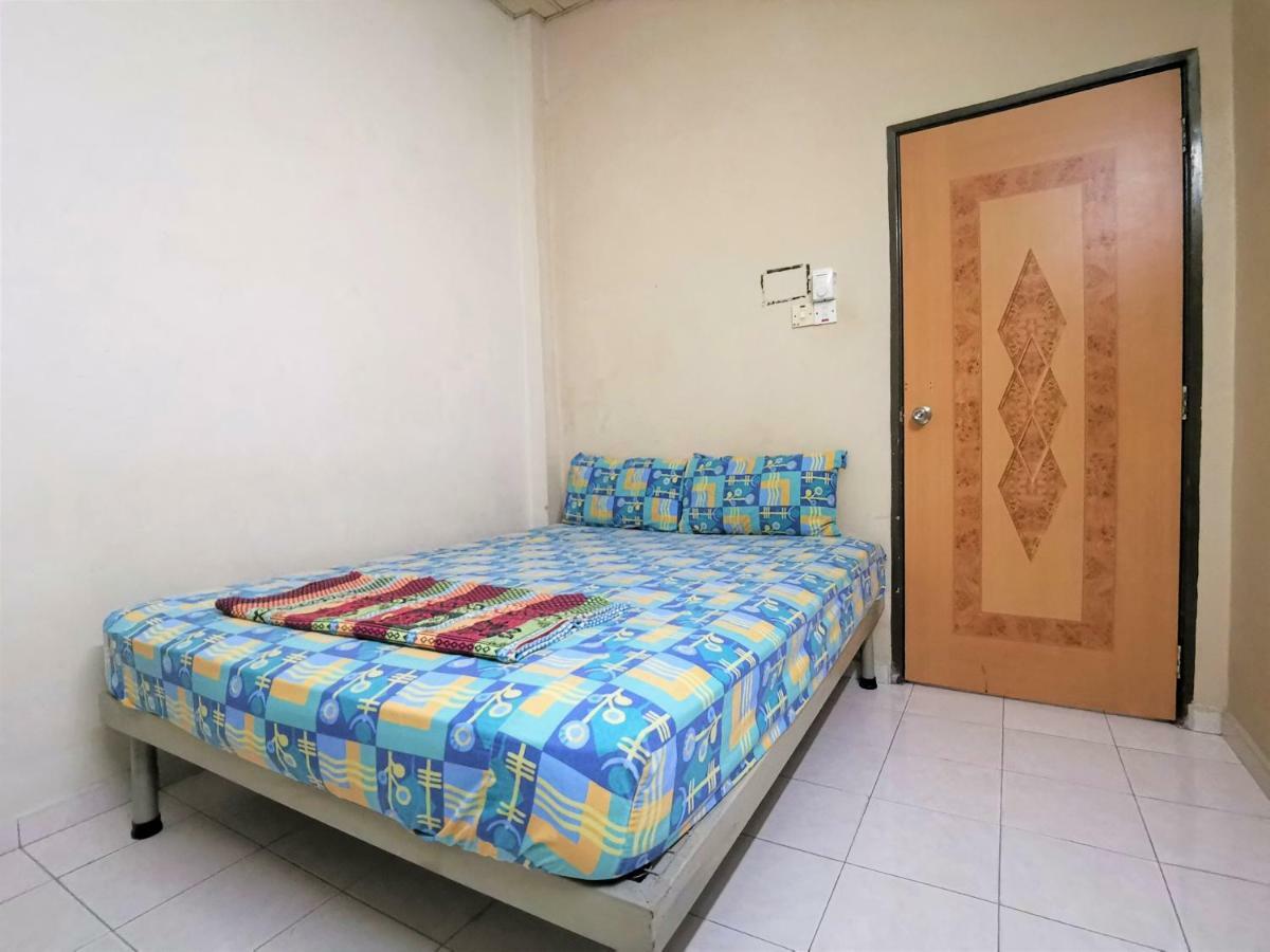 Star Lodge George Town Bagian luar foto