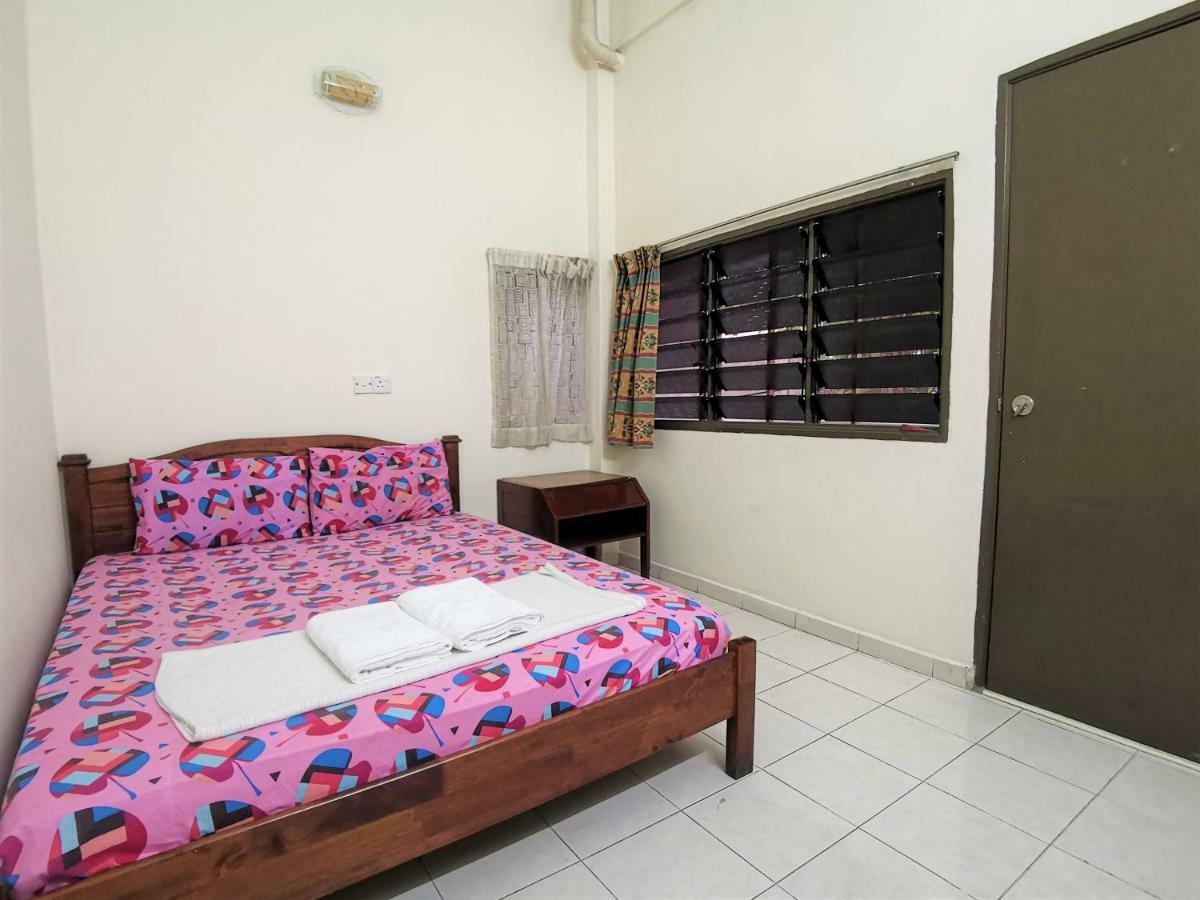 Star Lodge George Town Bagian luar foto