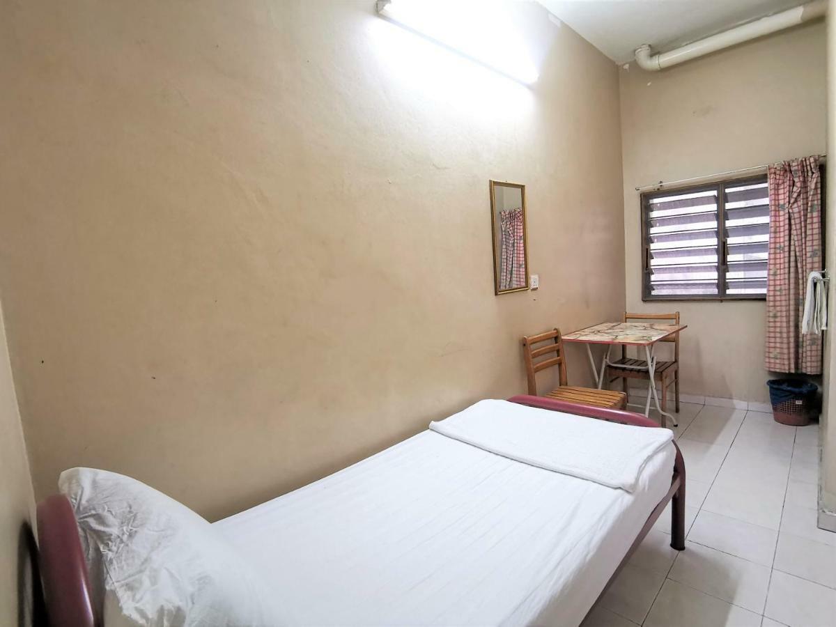 Star Lodge George Town Bagian luar foto