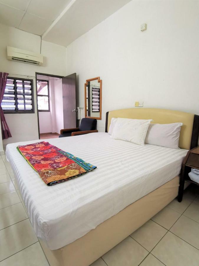 Star Lodge George Town Bagian luar foto