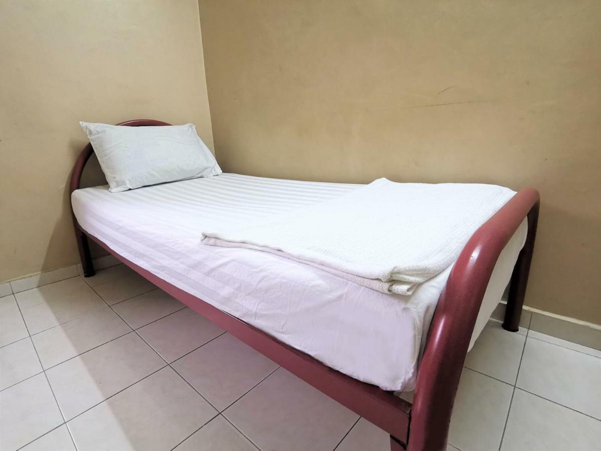 Star Lodge George Town Bagian luar foto